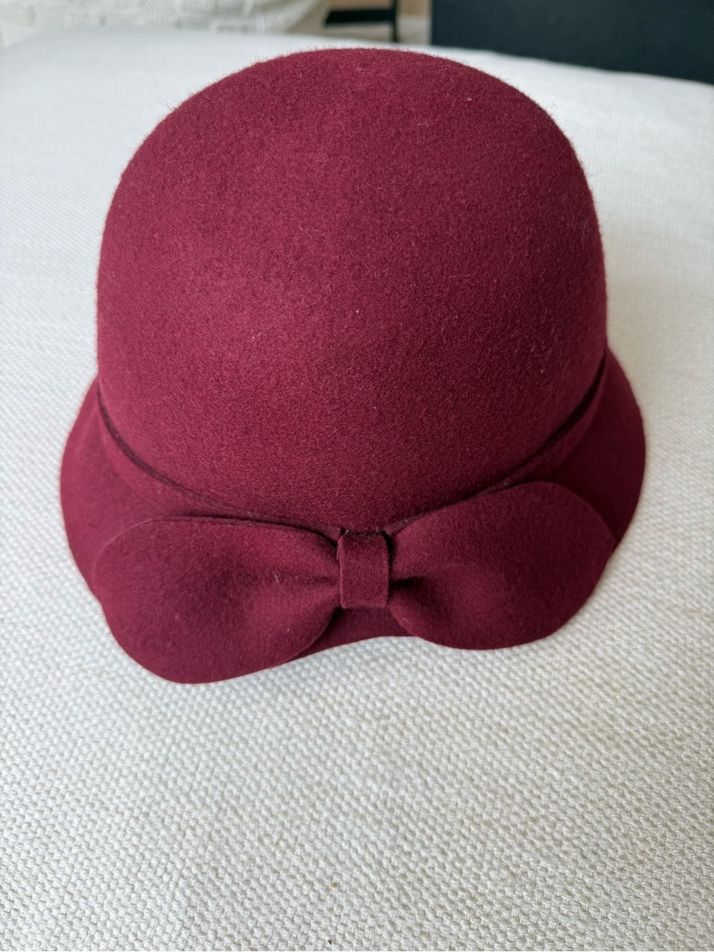 Women's Bow Accent Felt Cloche Hat - Burgundy